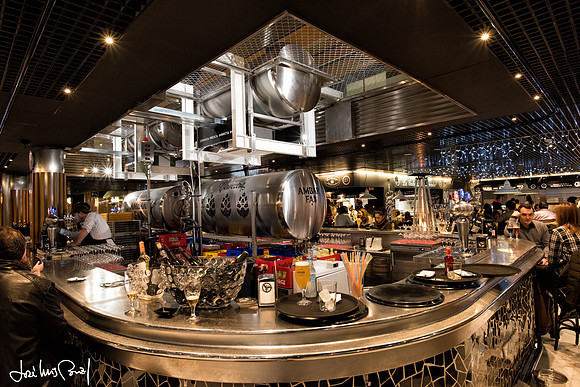 La cerveza que te pone bien / The beer that gets you up
