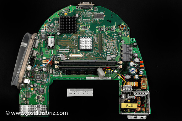 Apple iMac G3 – motherboard - front